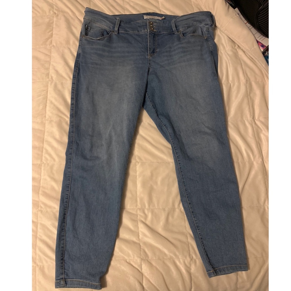 Torrid Skinny Super Stretch Jegging Light Wash